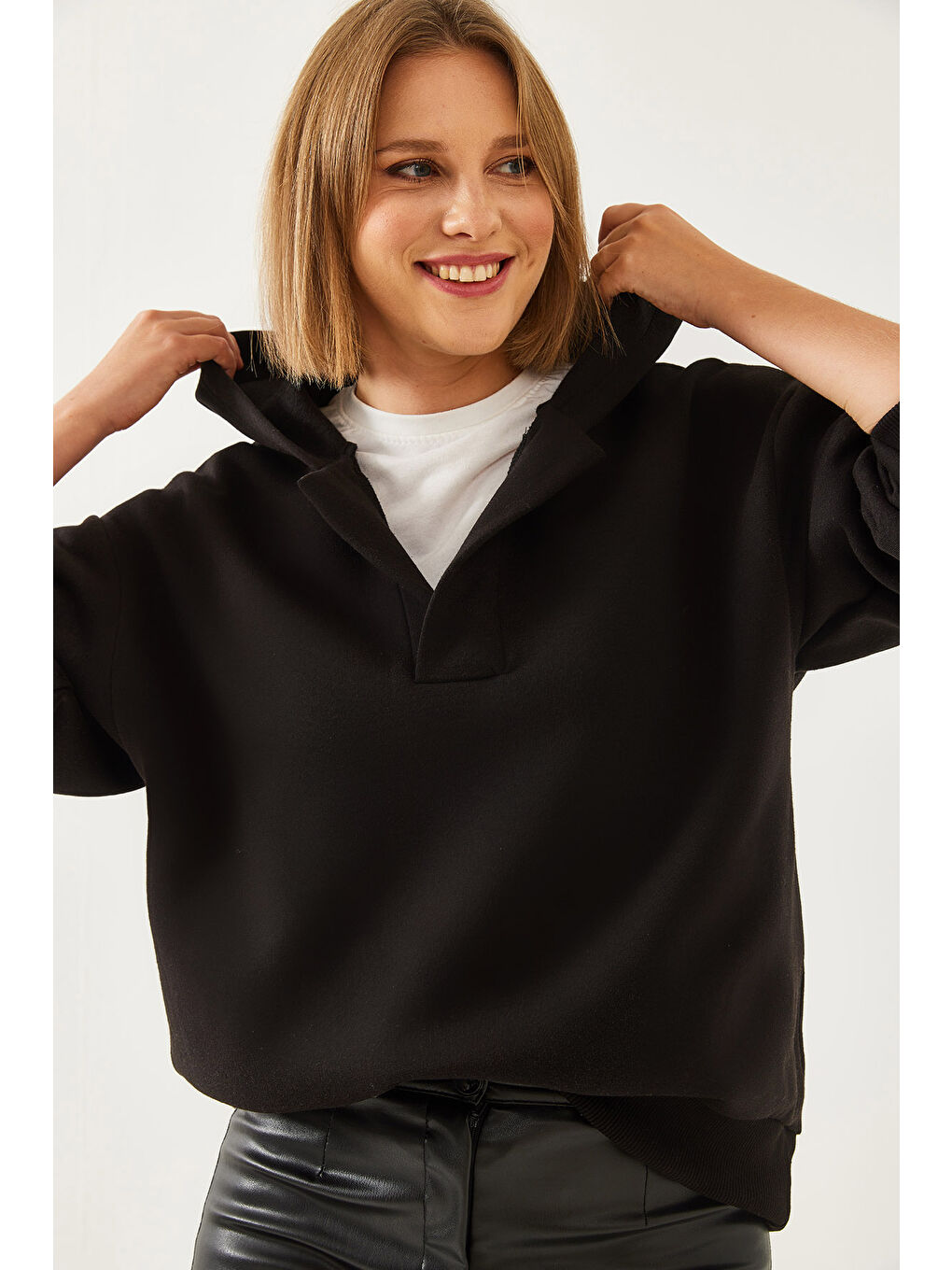 Siyah Kadın Kapüşonlu V Yaka Sweatshirt-2