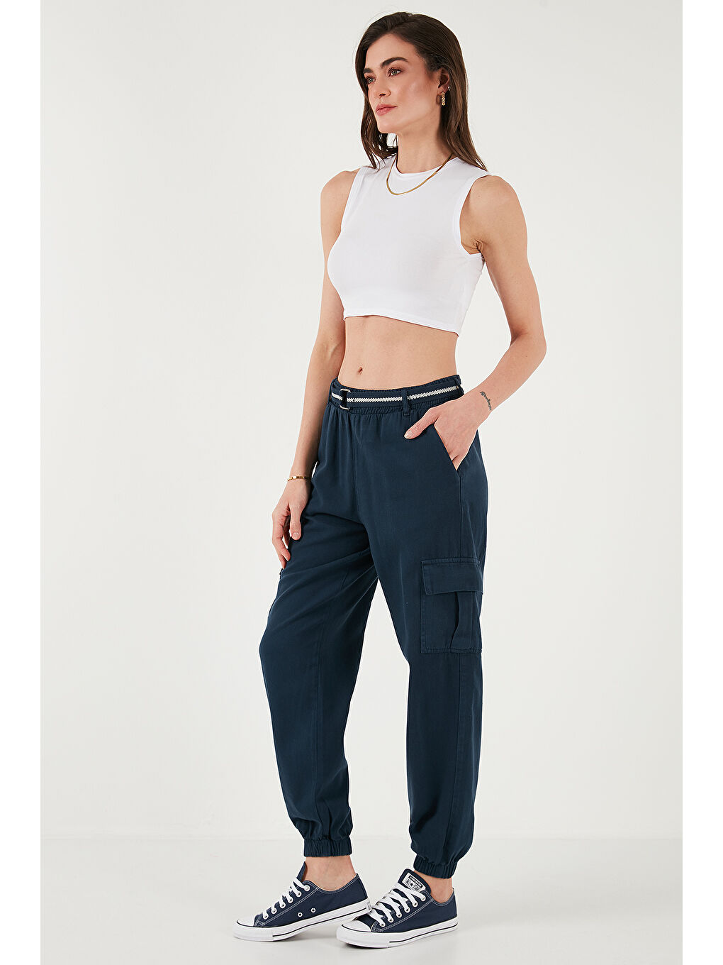 Lacivert Pamuklu Standart Fit Normal Bel Lastikli Paça Kemerli Jogger Kadın Pantolon 668Yp5045