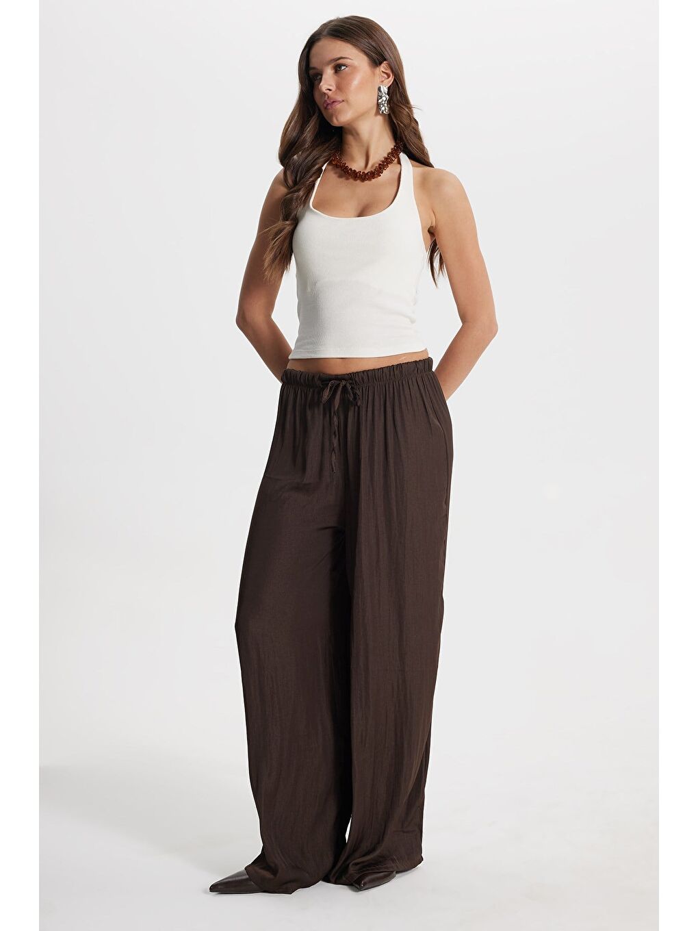 Kadın Relax Fit Rahat Kesim Beli Bağcıklı Lastikli Bol Paça Kahverengi Pantolon-2