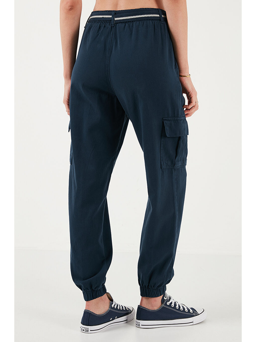Lacivert Pamuklu Standart Fit Normal Bel Lastikli Paça Kemerli Jogger Kadın Pantolon 668Yp5045-5