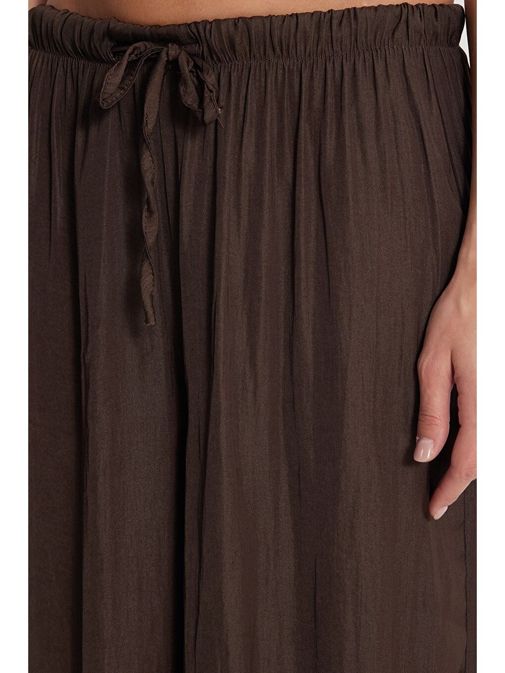 Kadın Relax Fit Rahat Kesim Beli Bağcıklı Lastikli Bol Paça Kahverengi Pantolon-3