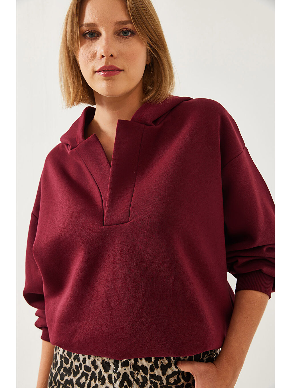 Bordo Kadın Kapüşonlu V Yaka Sweatshirt-2