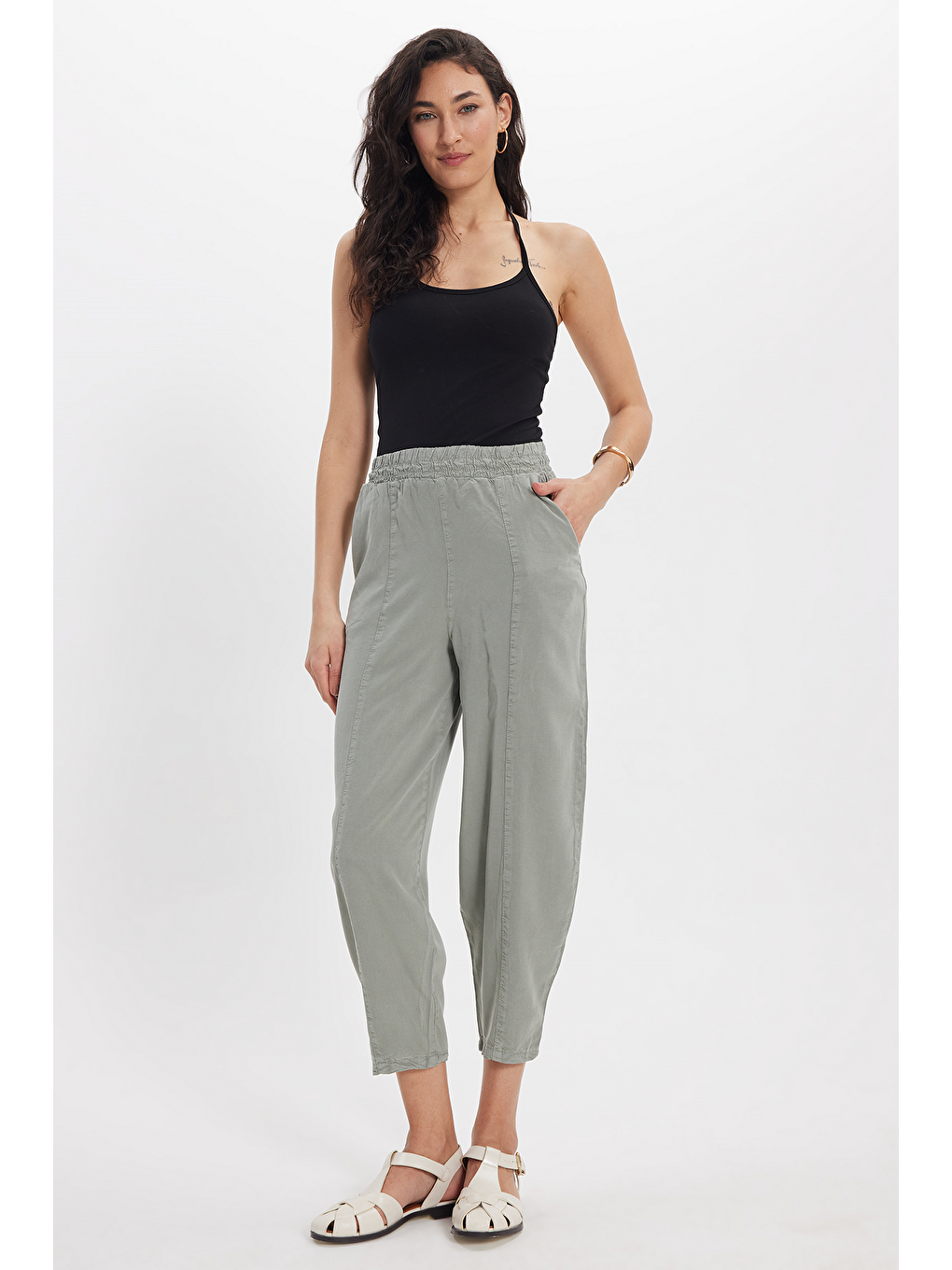 Kadın Relax Fit Rahat Kesim Beli Lastikli Yumuşak Dokulu Çift Cepli Haki Pantolon-1