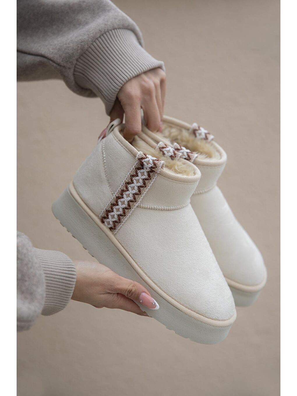 Rosso Kadın İçi Tüylü Kalın Taban Süet Yarım Bot Bej