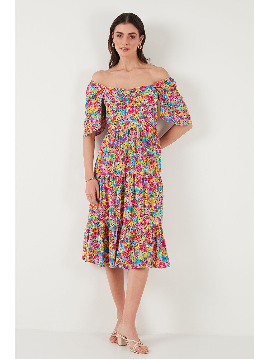 Fuşya Desenli Oversize Fit Carmen Yaka Büzgü Detaylı Midi Boy Kadın Elbise 67810557-5