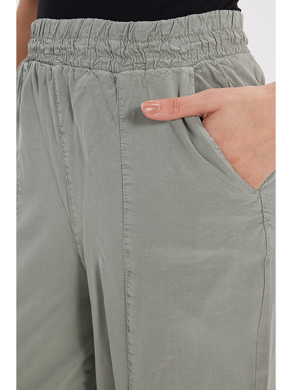 Kadın Relax Fit Rahat Kesim Beli Lastikli Yumuşak Dokulu Çift Cepli Haki Pantolon-2