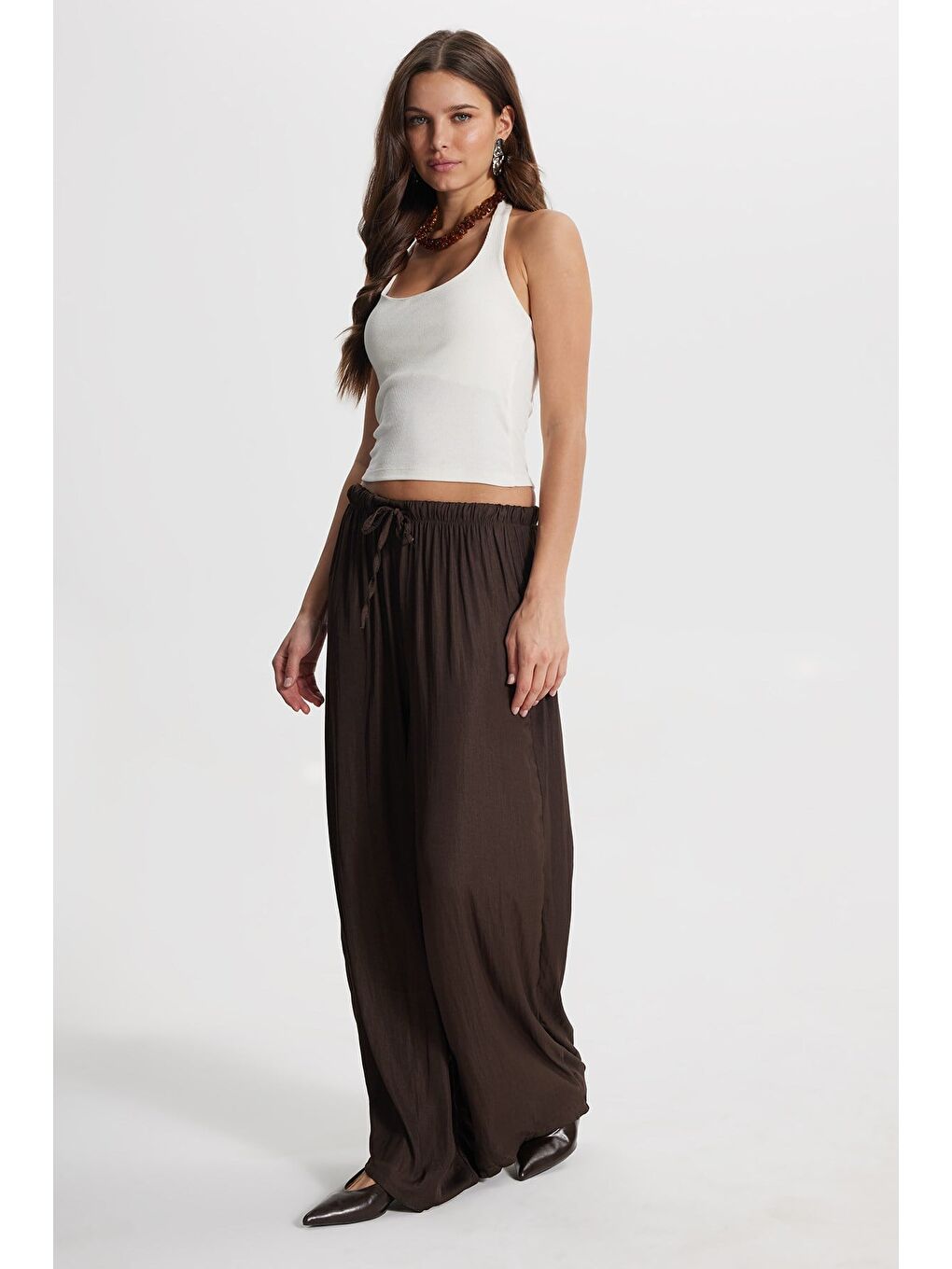 Kadın Relax Fit Rahat Kesim Beli Bağcıklı Lastikli Bol Paça Kahverengi Pantolon-6