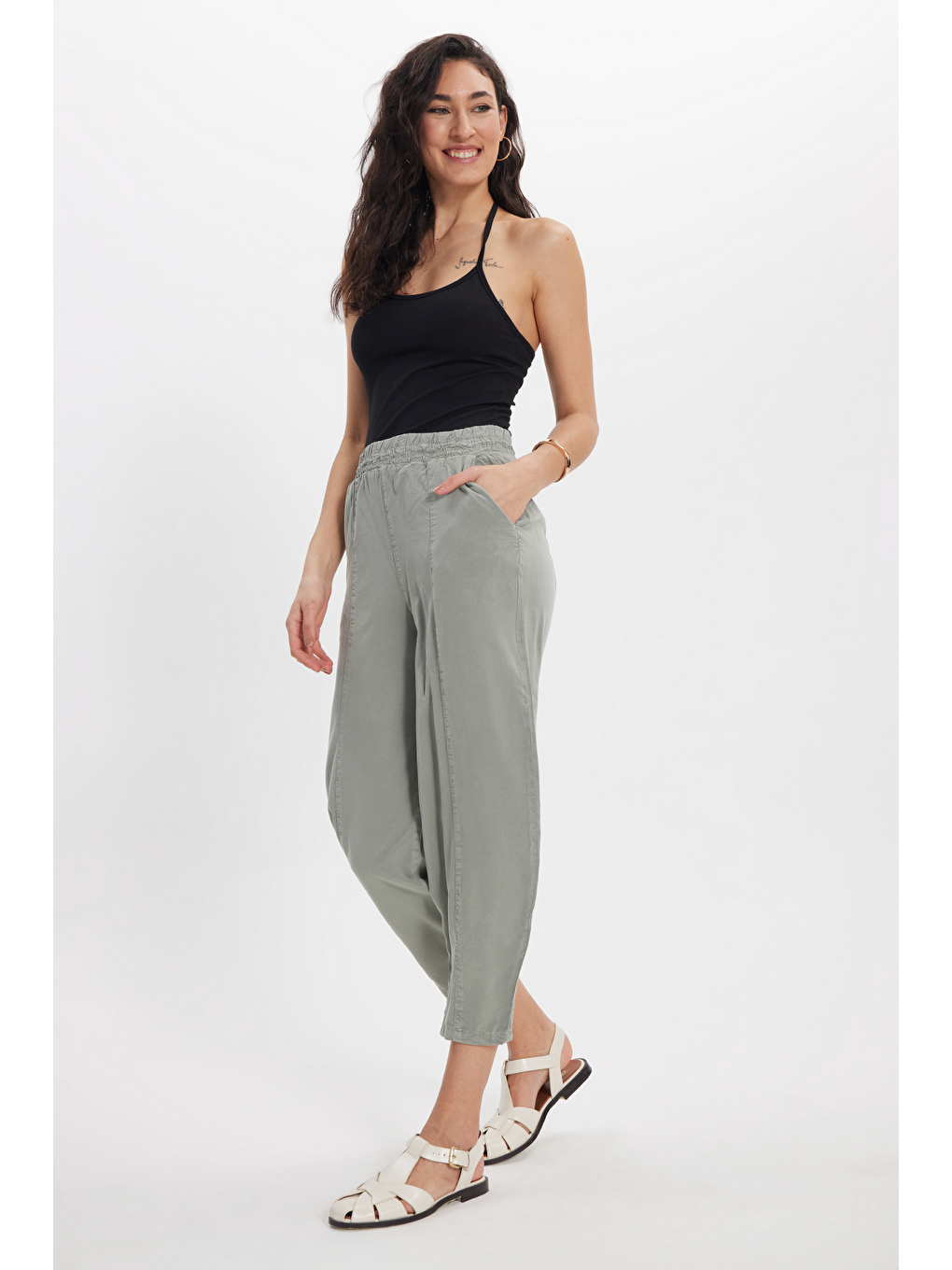 Kadın Relax Fit Rahat Kesim Beli Lastikli Yumuşak Dokulu Çift Cepli Haki Pantolon-3
