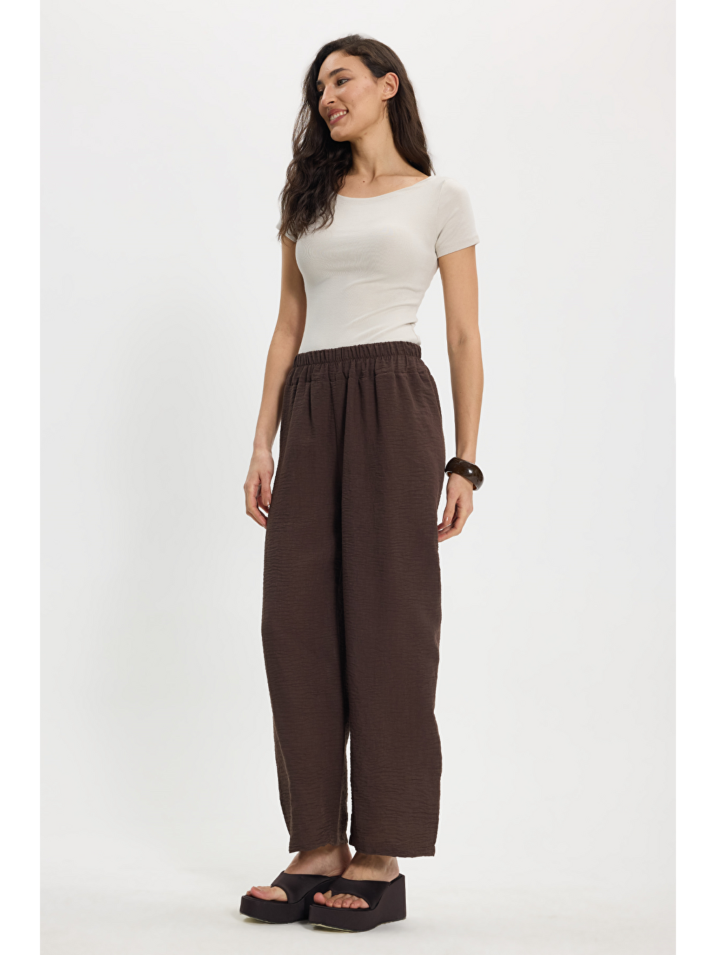 Kadın Relax Fit Rahat Kesim Beli Lastikli Kahverengi Pantolon-3