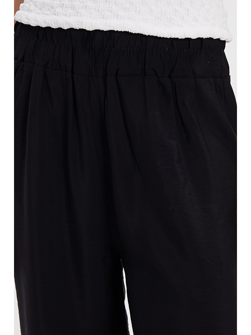 Kadın Relax Fit Rahat Kesim Beli Lastikli Siyah Pantolon-2