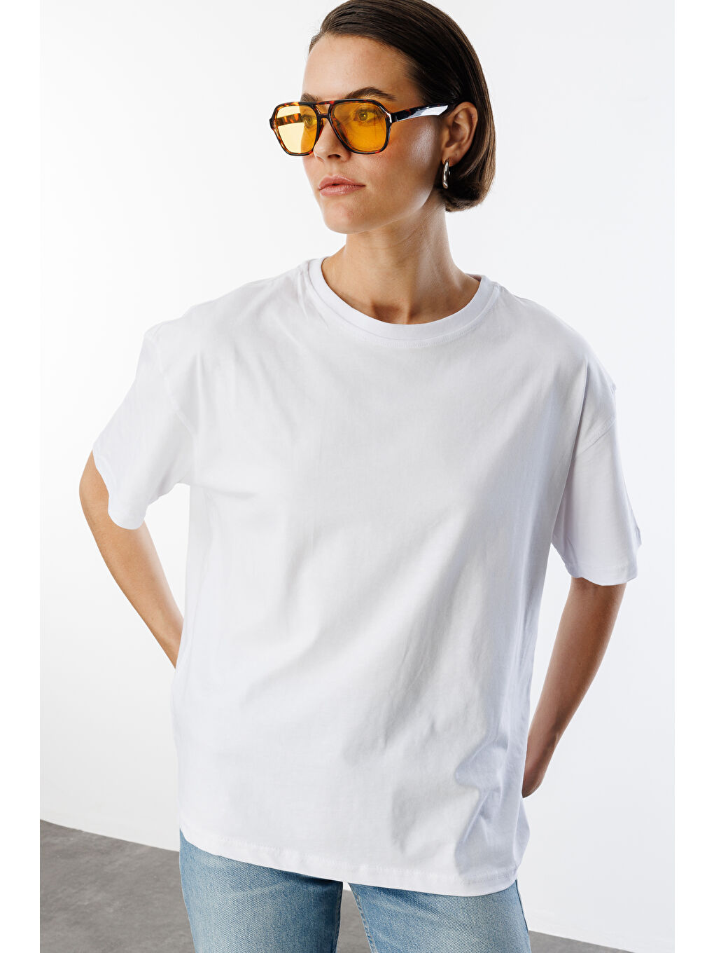 Beyaz Kadın %100 Organik Pamuklu Kalın Dokulu Oversize Fit Yuvarlak Yakalı T-shirt KADIN-OVERSIZE-T-SHIRT-1