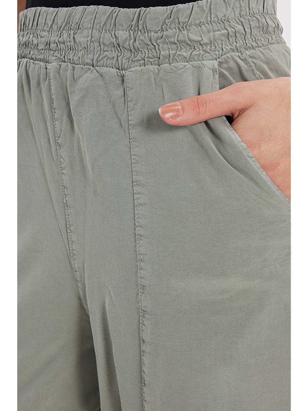 Kadın Relax Fit Rahat Kesim Beli Lastikli Yumuşak Dokulu Çift Cepli Haki Pantolon-4