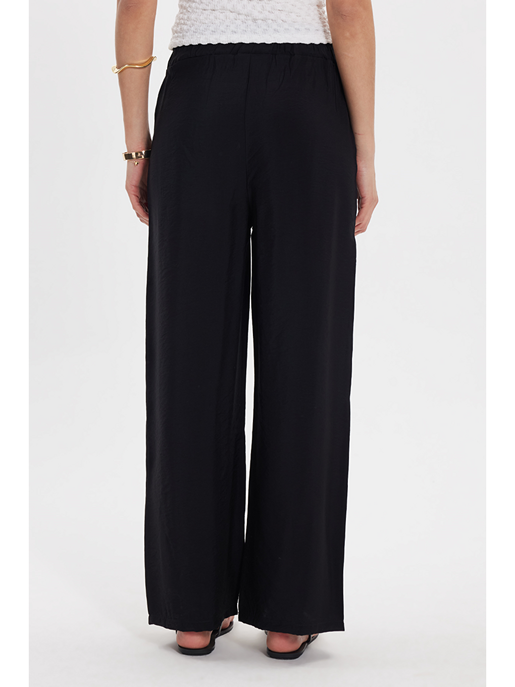 Kadın Relax Fit Rahat Kesim Beli Lastikli Siyah Pantolon-5
