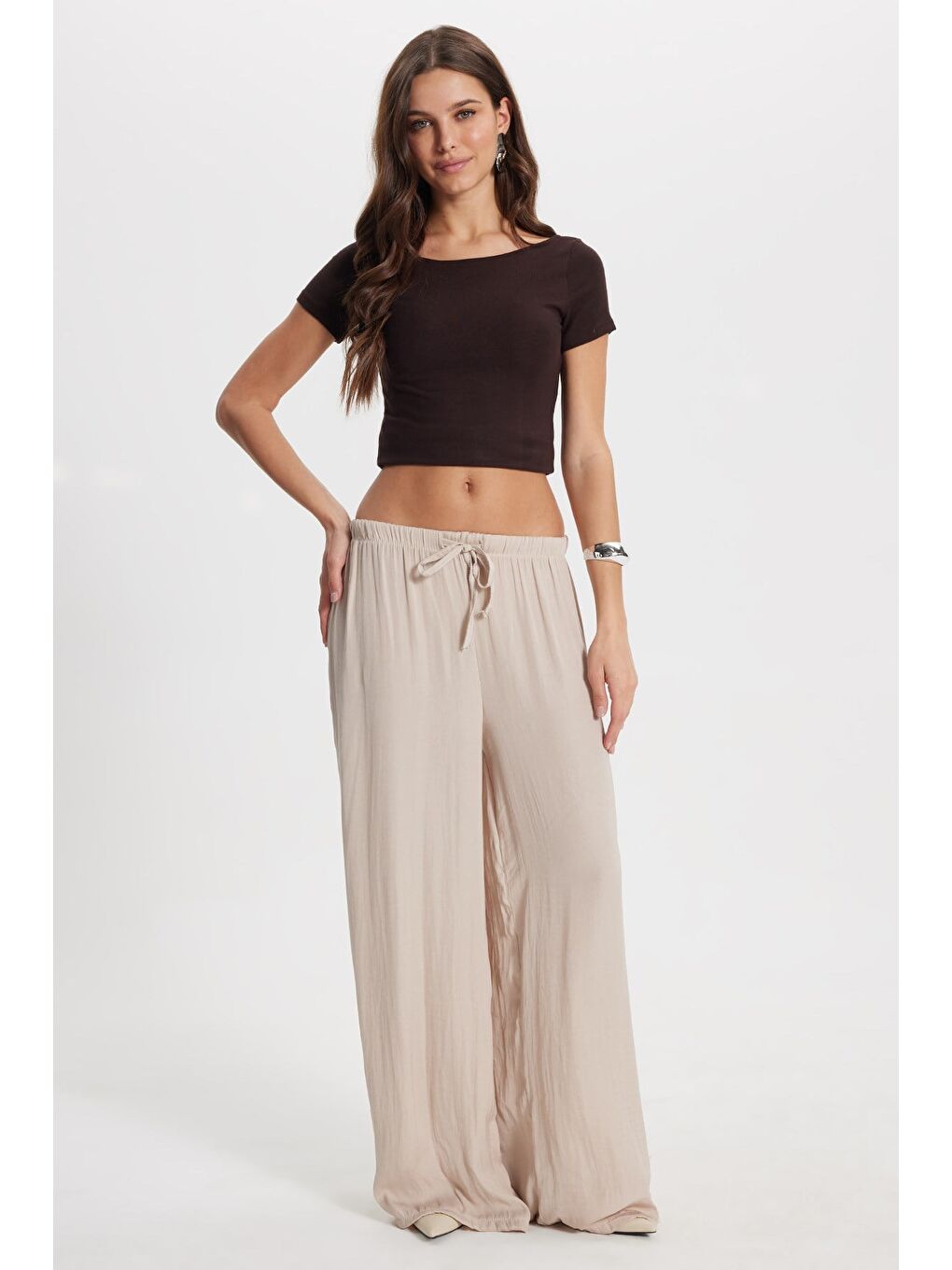 Kadın Relax Fit Rahat Kesim Beli Bağcıklı Lastikli Bol Paça Bej Pantolon-2