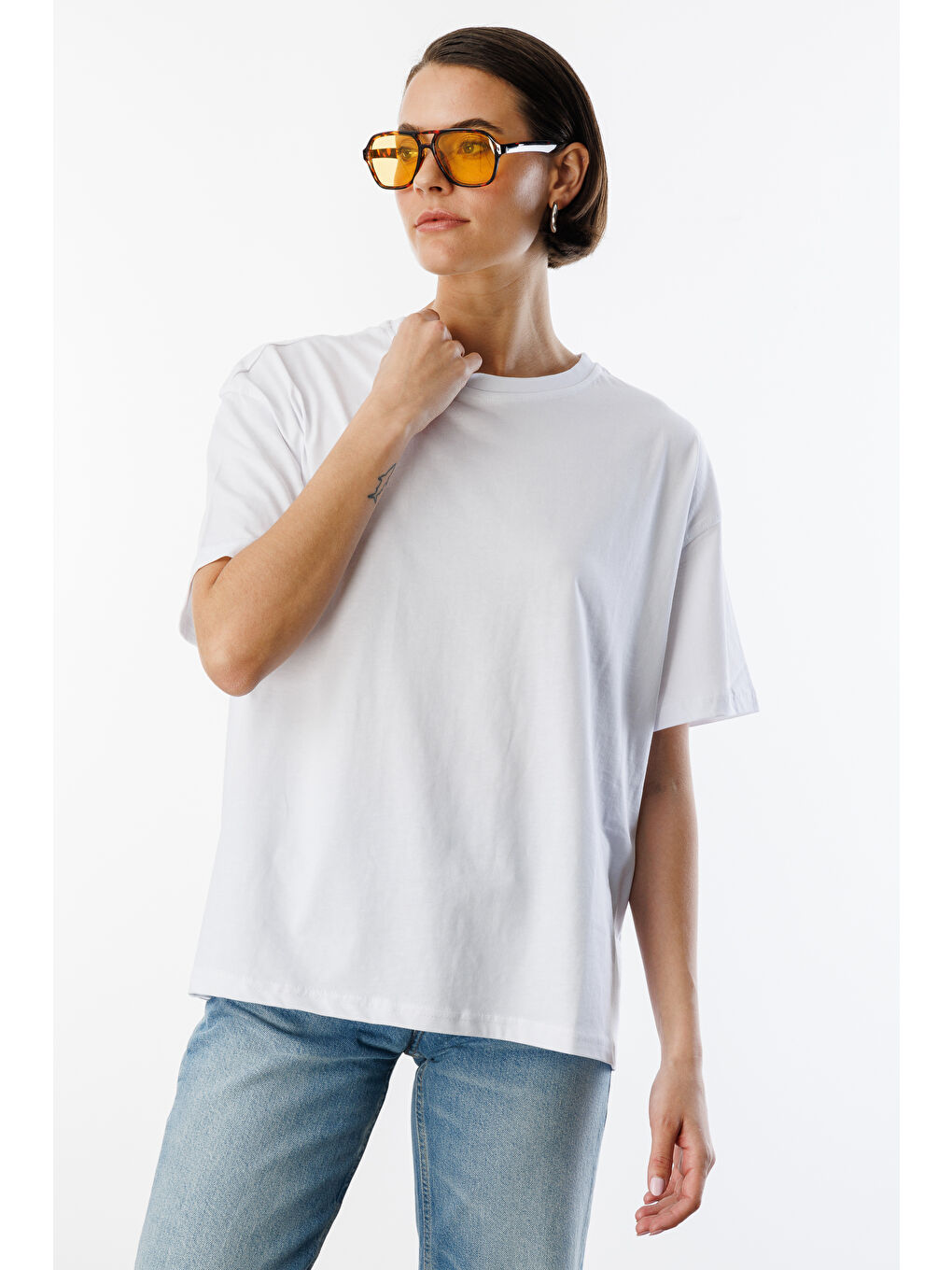 Beyaz Kadın %100 Organik Pamuklu Kalın Dokulu Oversize Fit Yuvarlak Yakalı T-shirt KADIN-OVERSIZE-T-SHIRT-4