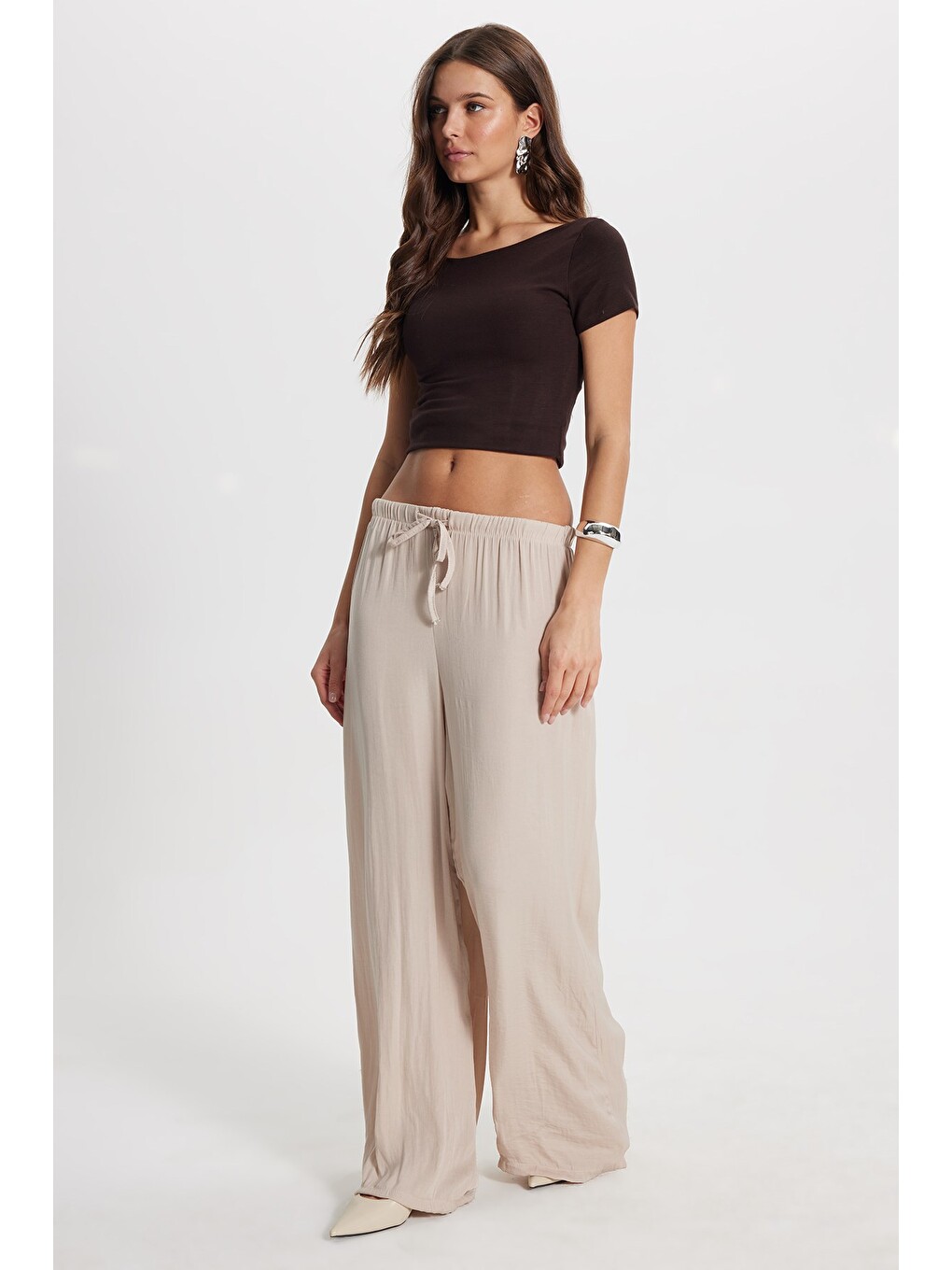 Kadın Relax Fit Rahat Kesim Beli Bağcıklı Lastikli Bol Paça Bej Pantolon-6