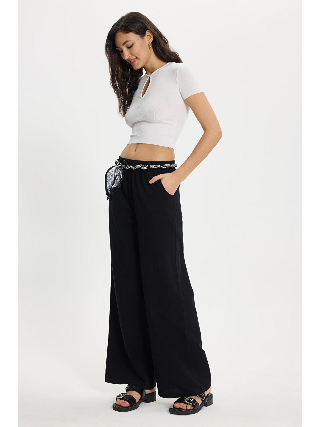 Kadın Relax Fit Rahat Kesim %100 Pamuk Beli Lastikli Fular Detaylı Çift Cepli Siyah Pantolon-1