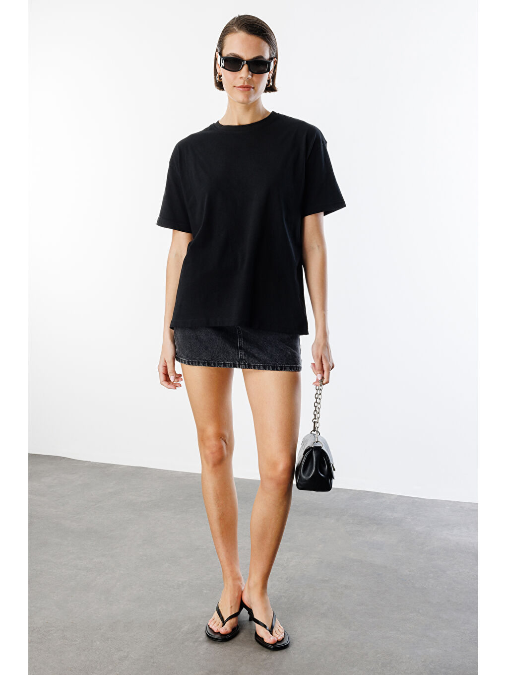 Siyah Kadın %100 Organik Pamuklu Kalın Dokulu Oversize Fit Yuvarlak Yakalı T-shirt KADIN-OVERSIZE-T-SHIRT-2