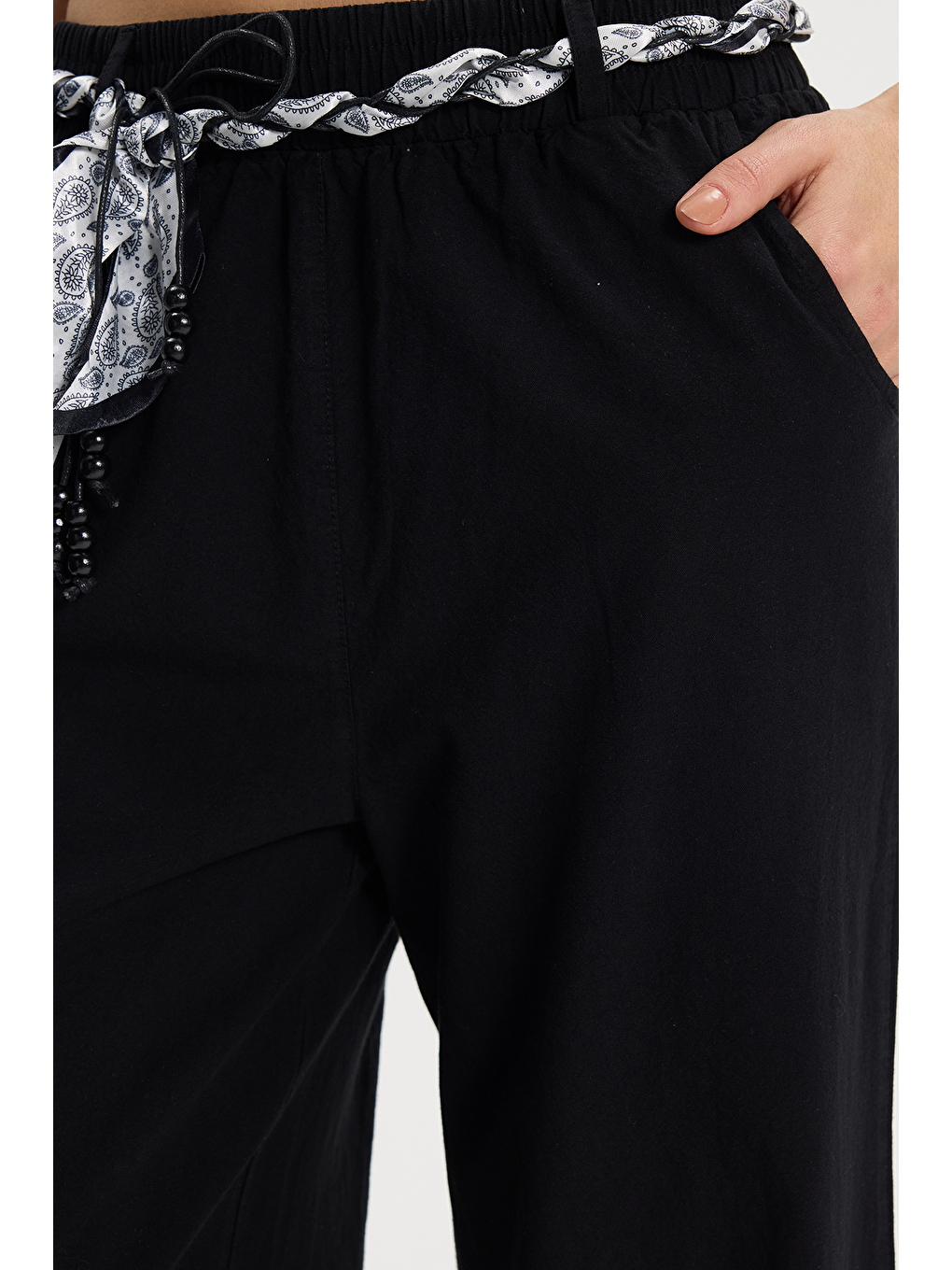 Kadın Relax Fit Rahat Kesim %100 Pamuk Beli Lastikli Fular Detaylı Çift Cepli Siyah Pantolon-2
