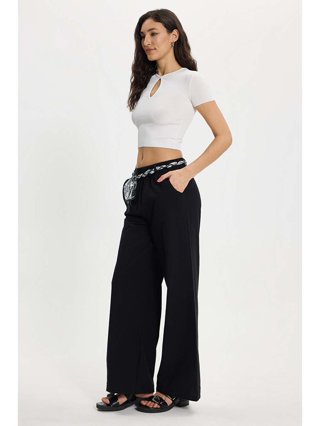 Kadın Relax Fit Rahat Kesim %100 Pamuk Beli Lastikli Fular Detaylı Çift Cepli Siyah Pantolon-3