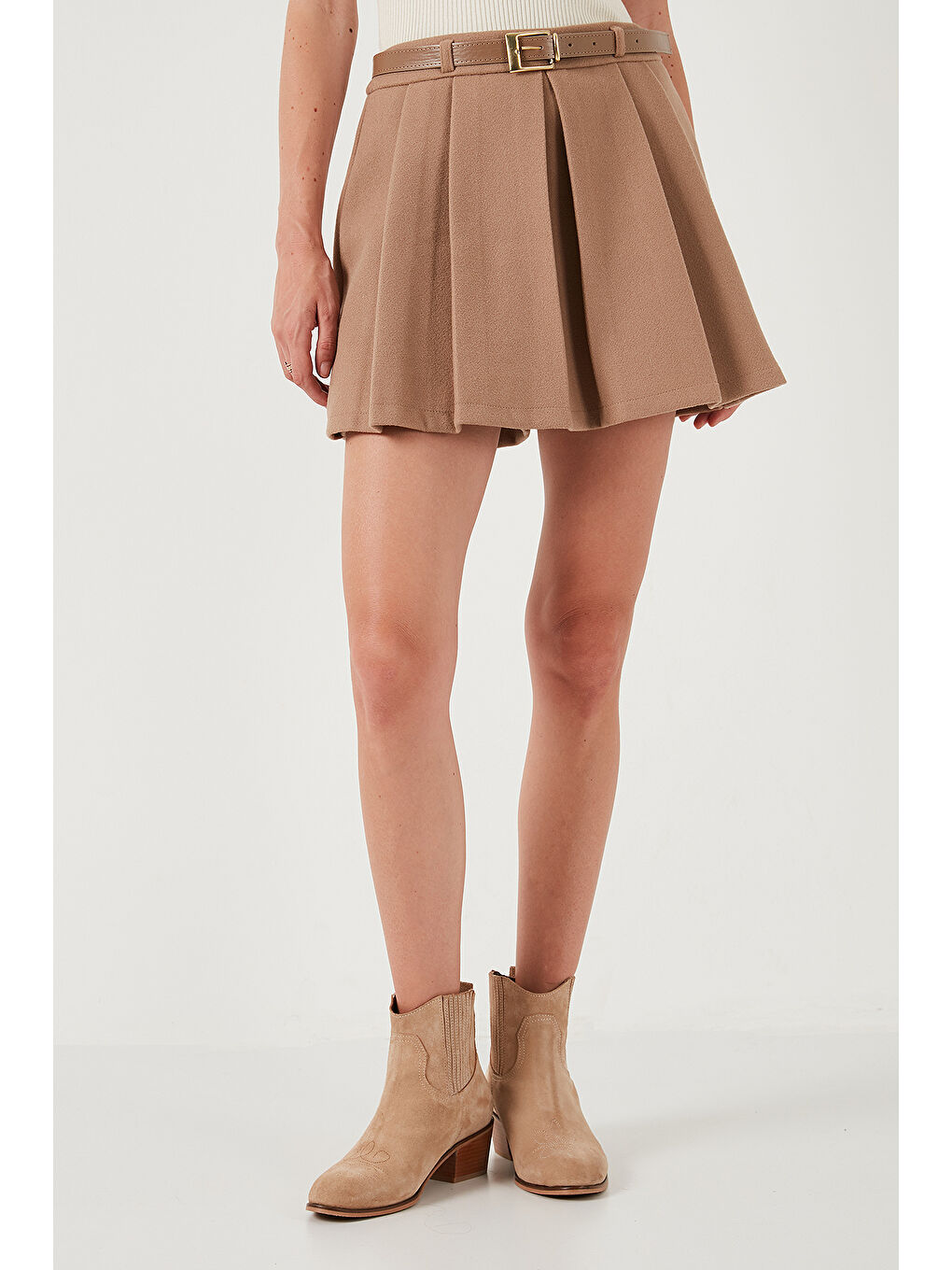 Bej Streç Standart Fit Pileli Kışlık Mini Şort Etek 611Sr00016-2