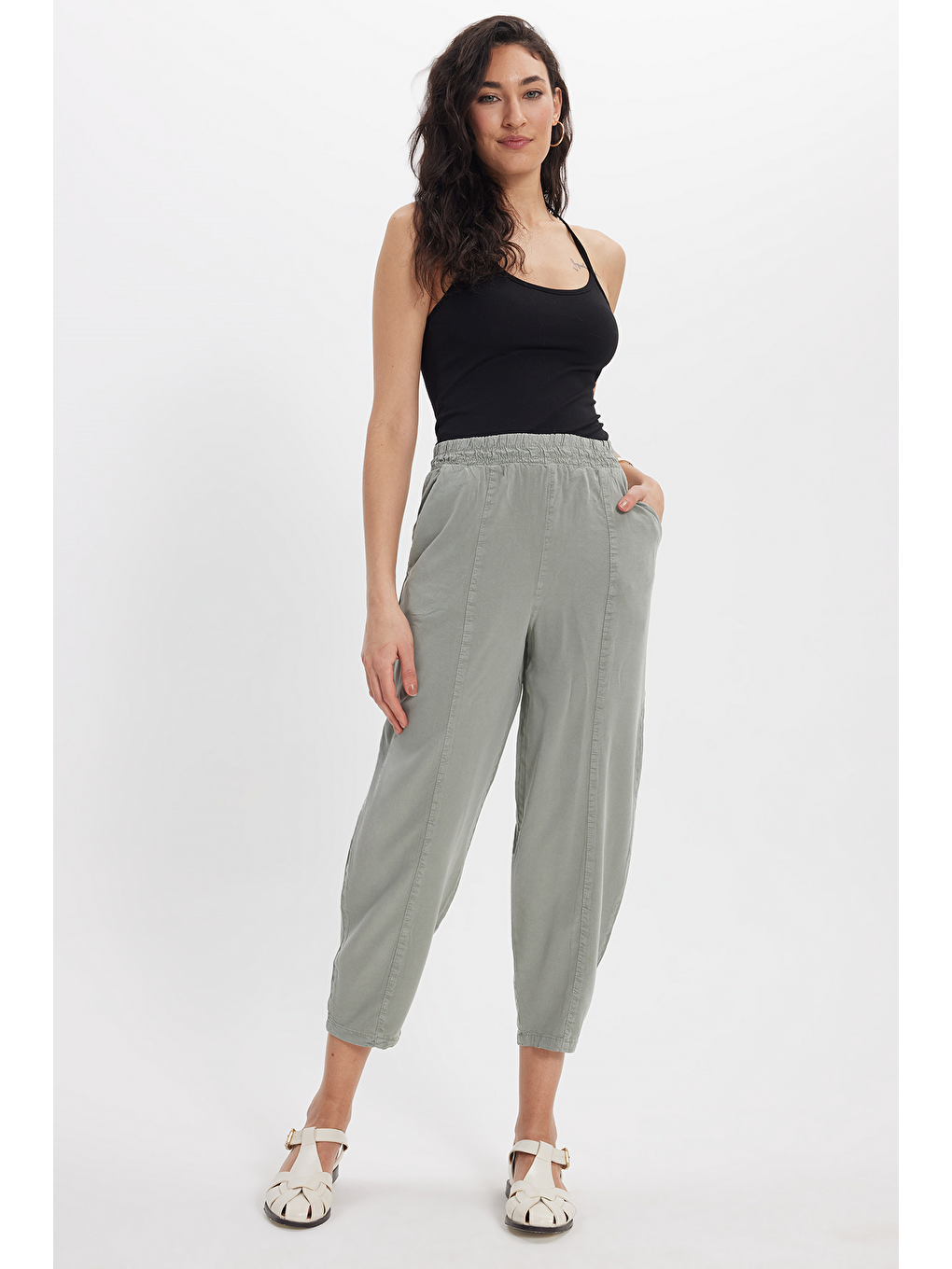 Kadın Relax Fit Rahat Kesim Beli Lastikli Yumuşak Dokulu Çift Cepli Haki Pantolon-6