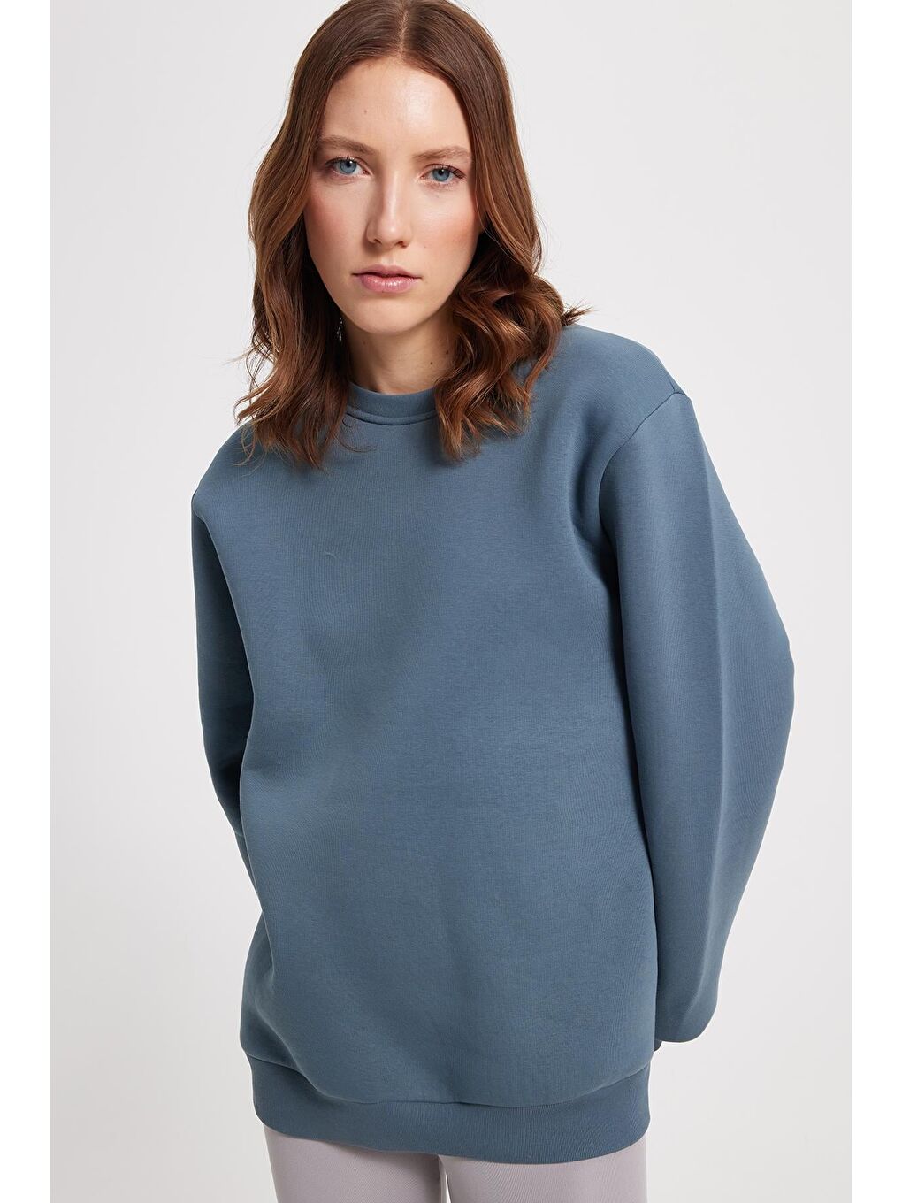 Kadın Oversize Geniş Kesim Pamuklu 3 İplik İçi Polarlı Basic Koyu Gri Bisiklet Yaka Sweatshirt-1