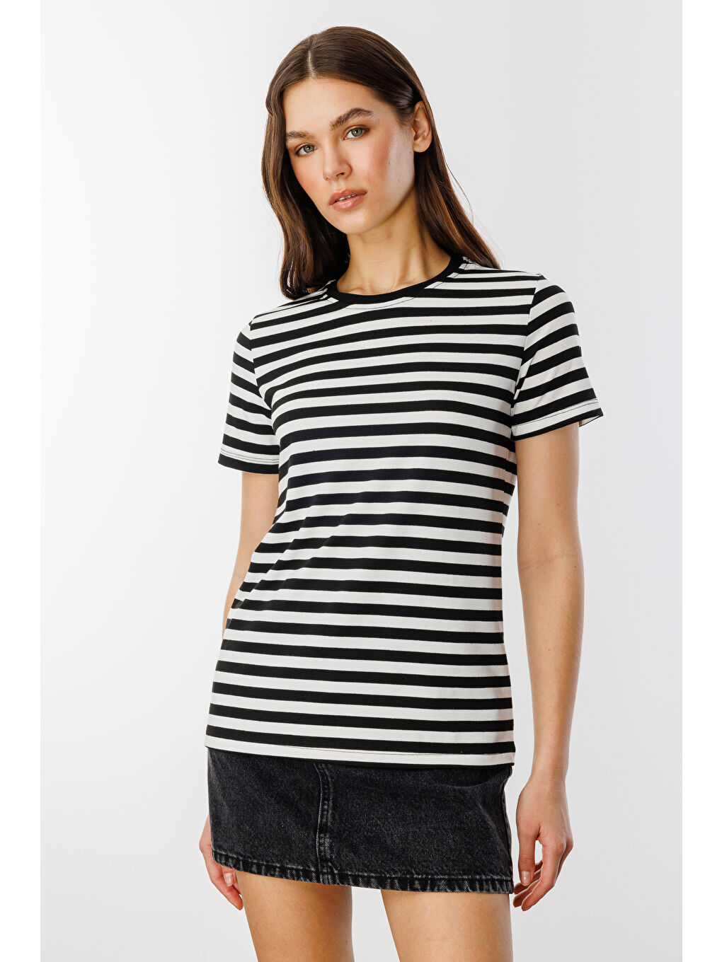 Siyah Kadın Çizgili Kısa Kollu T-shirt ÇİZGİLİ-T-SHIRT