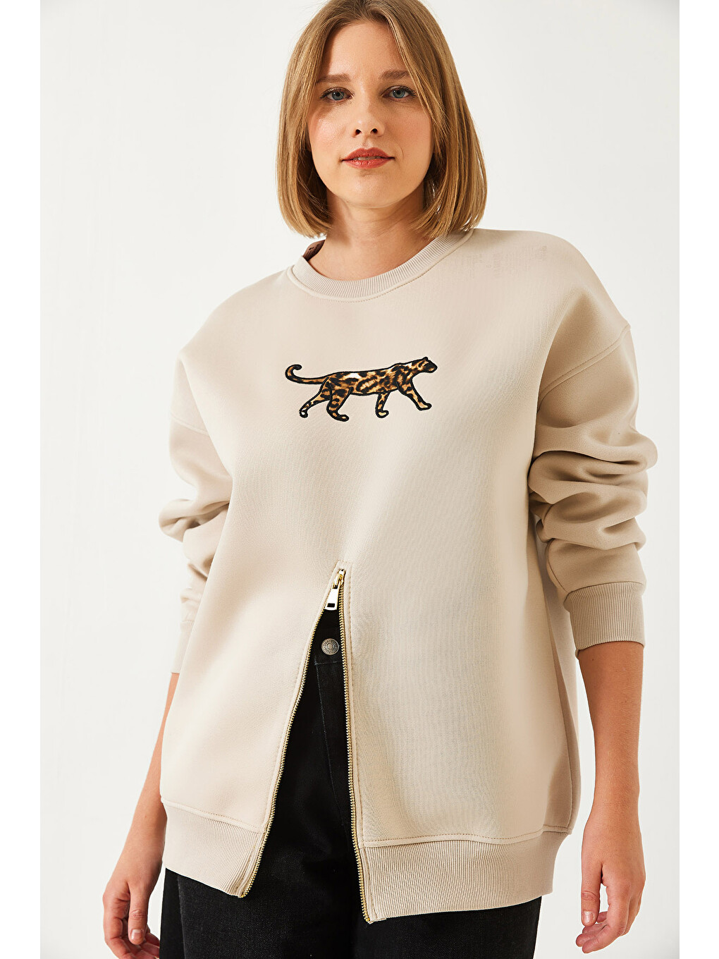 Bej Kadın Üç İplik Şardonlu Önü Fermuarlı Leopar Baskılı Sweatshirt-4