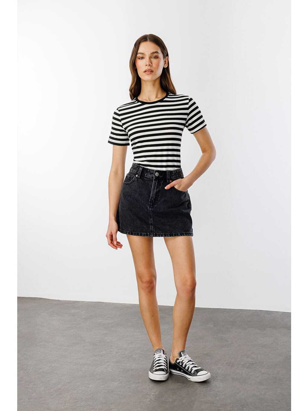Siyah Kadın Çizgili Kısa Kollu T-shirt ÇİZGİLİ-T-SHIRT-1