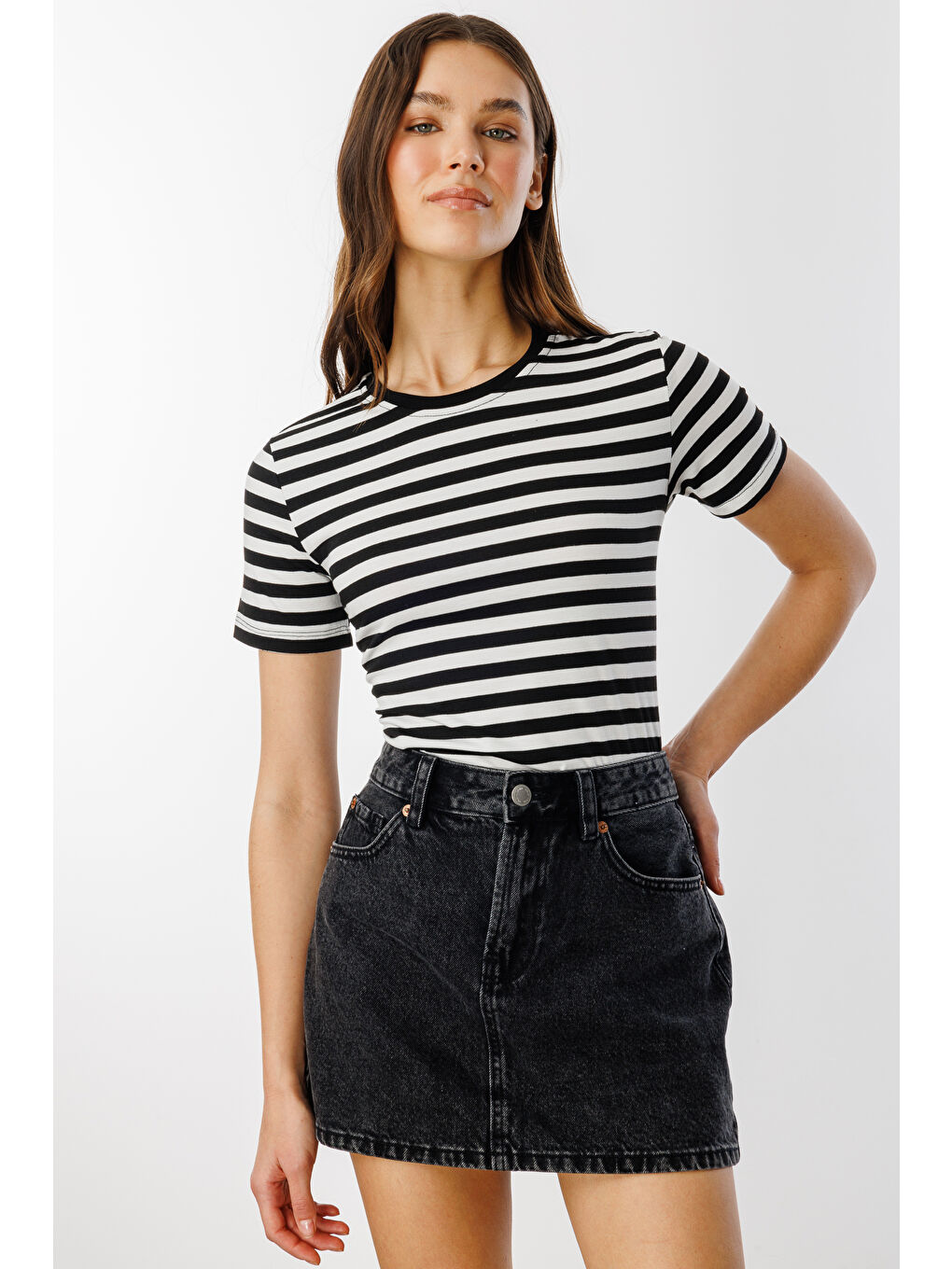 Siyah Kadın Çizgili Kısa Kollu T-shirt ÇİZGİLİ-T-SHIRT-2