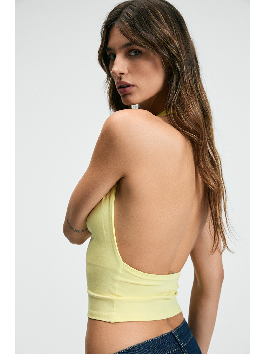 Neslıva Kadın Degaje Halter Yaka Kalın Askılı Sırtı Açık Crop Sarı Bluz-5