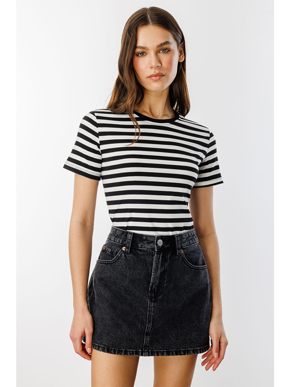 Siyah Kadın Çizgili Kısa Kollu T-shirt ÇİZGİLİ-T-SHIRT-3