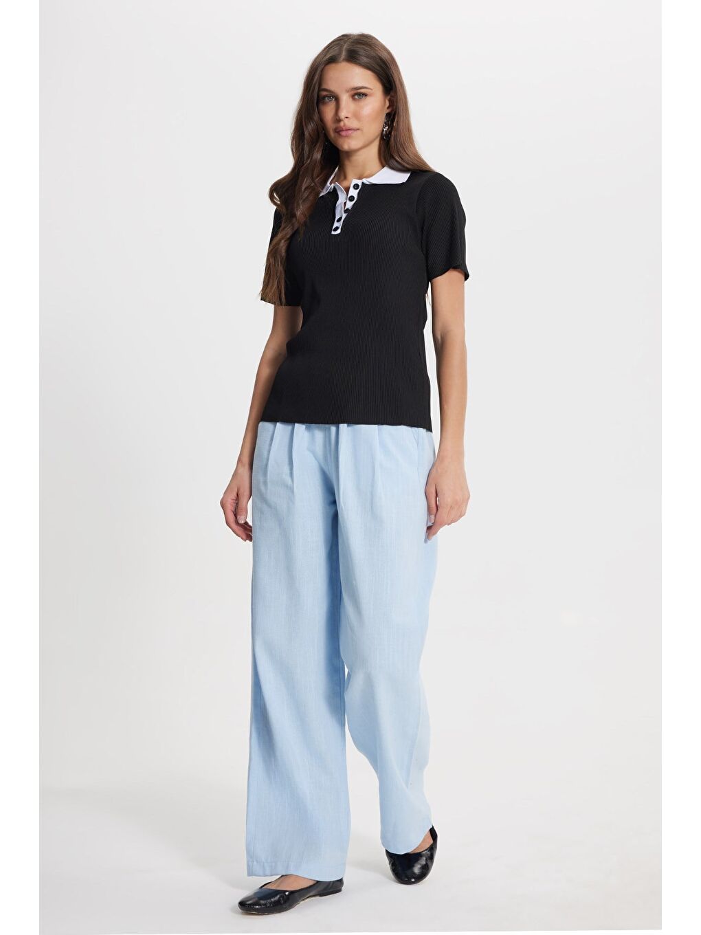 Kadın Slim Fit Dar Kesim Kısa Kollu Fitilli Görünümlü Siyah Polo Yaka Tişört-1