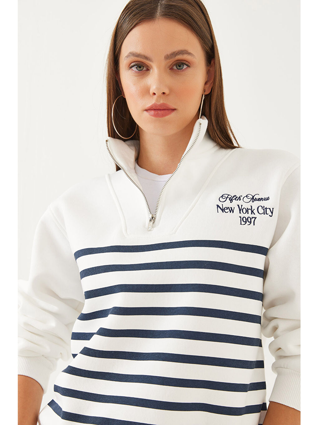 Beyaz Kadın Yarım Fermuarlı Çizgili Sweatshirt-2