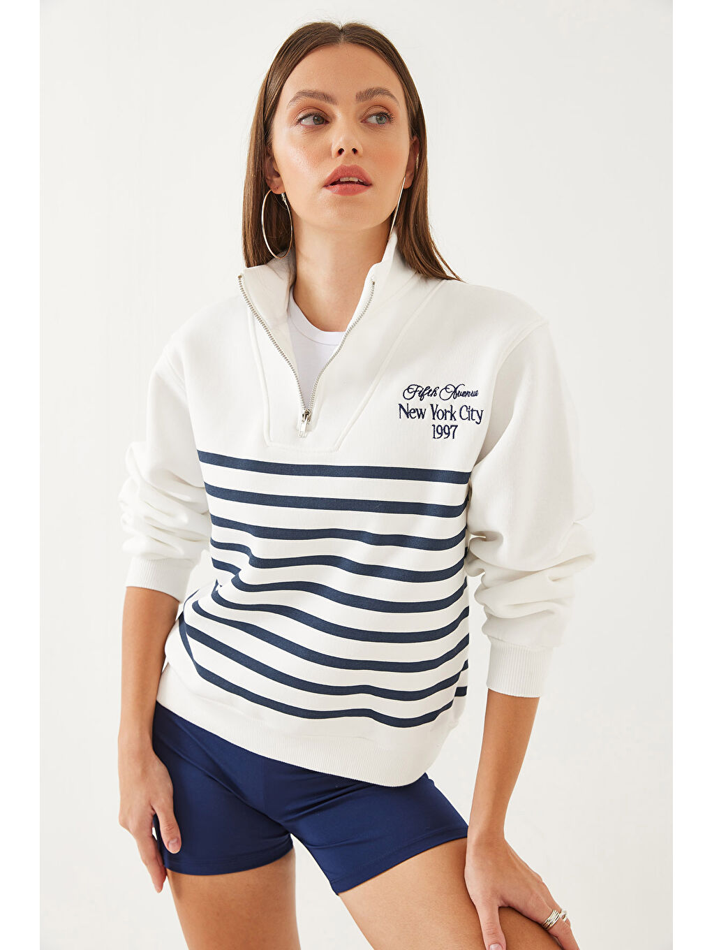 Beyaz Kadın Yarım Fermuarlı Çizgili Sweatshirt-3