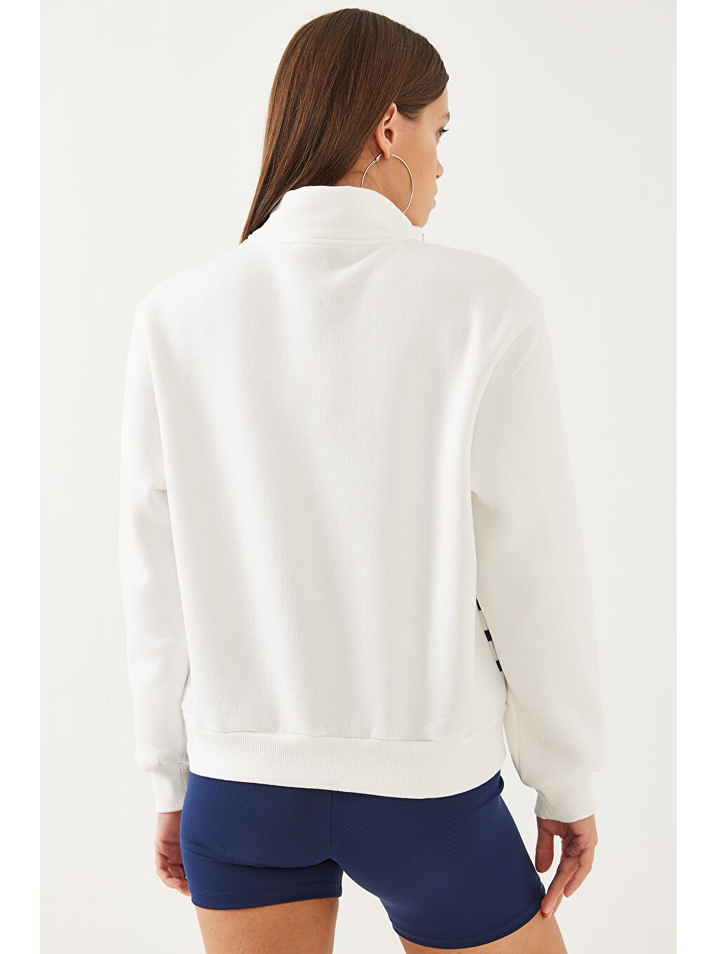 Beyaz Kadın Yarım Fermuarlı Çizgili Sweatshirt-4