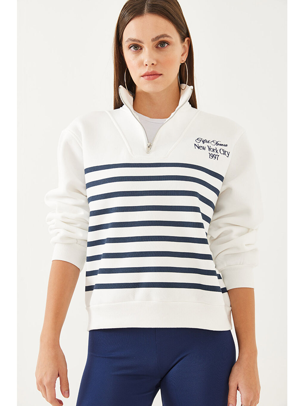 Beyaz Kadın Yarım Fermuarlı Çizgili Sweatshirt-5