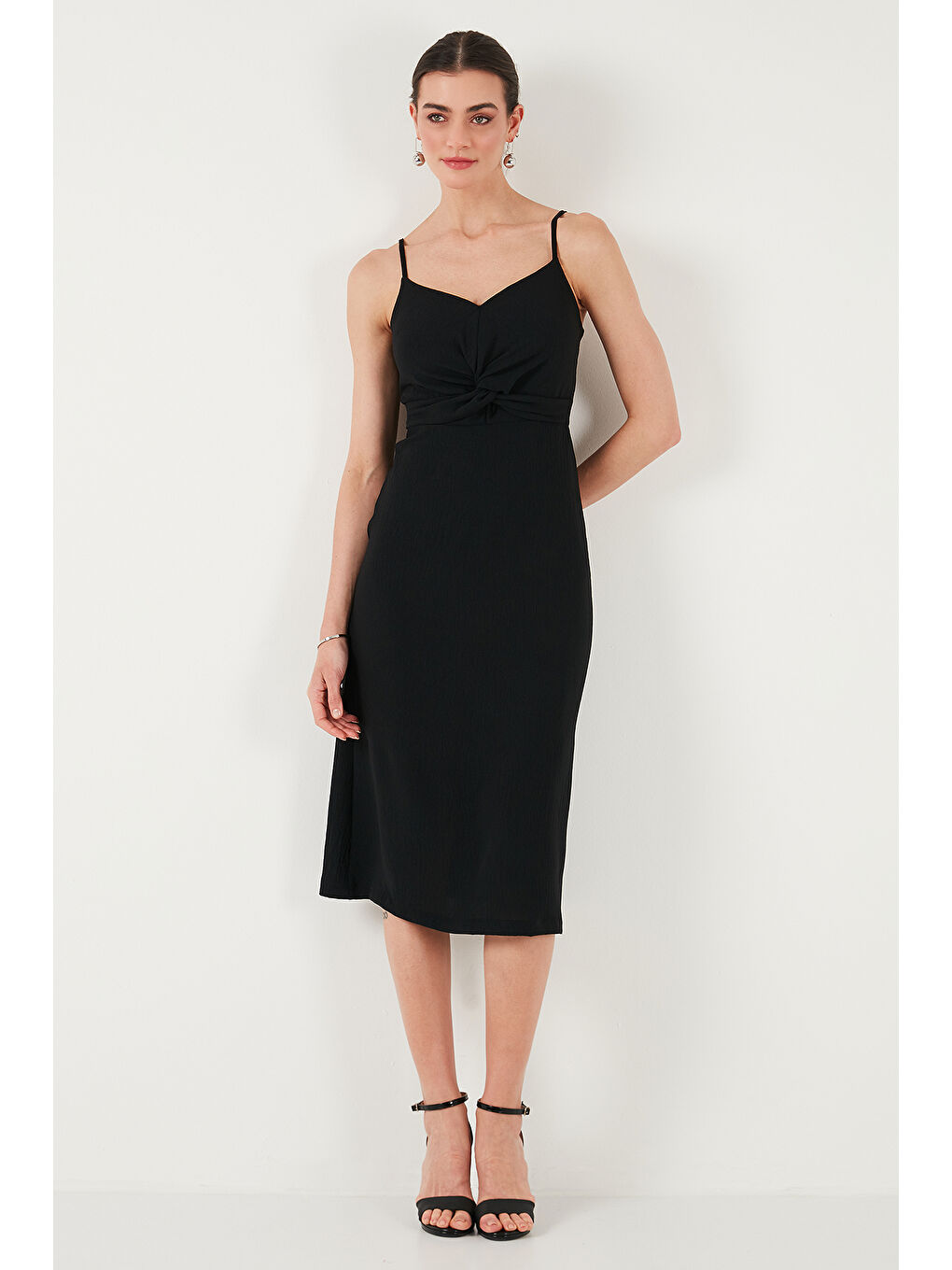 Siyah Büzgü Detaylı Regular Fit V Yaka Midi Boy Kadın Elbise 6788886-1