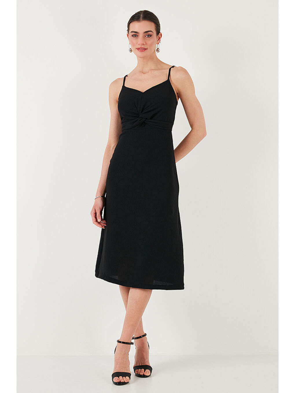 Siyah Büzgü Detaylı Regular Fit V Yaka Midi Boy Kadın Elbise 6788886-2