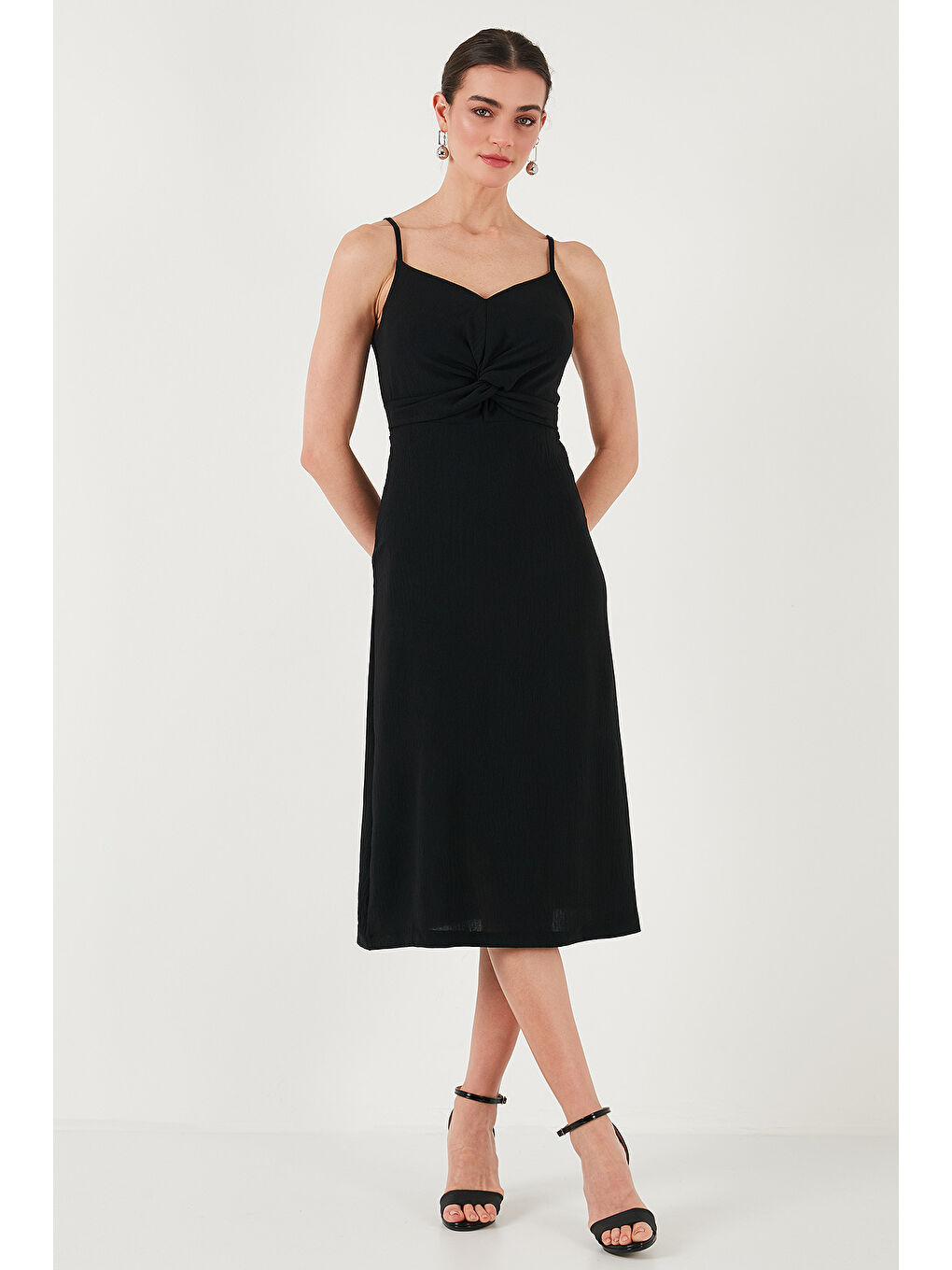 Siyah Büzgü Detaylı Regular Fit V Yaka Midi Boy Kadın Elbise 6788886-5