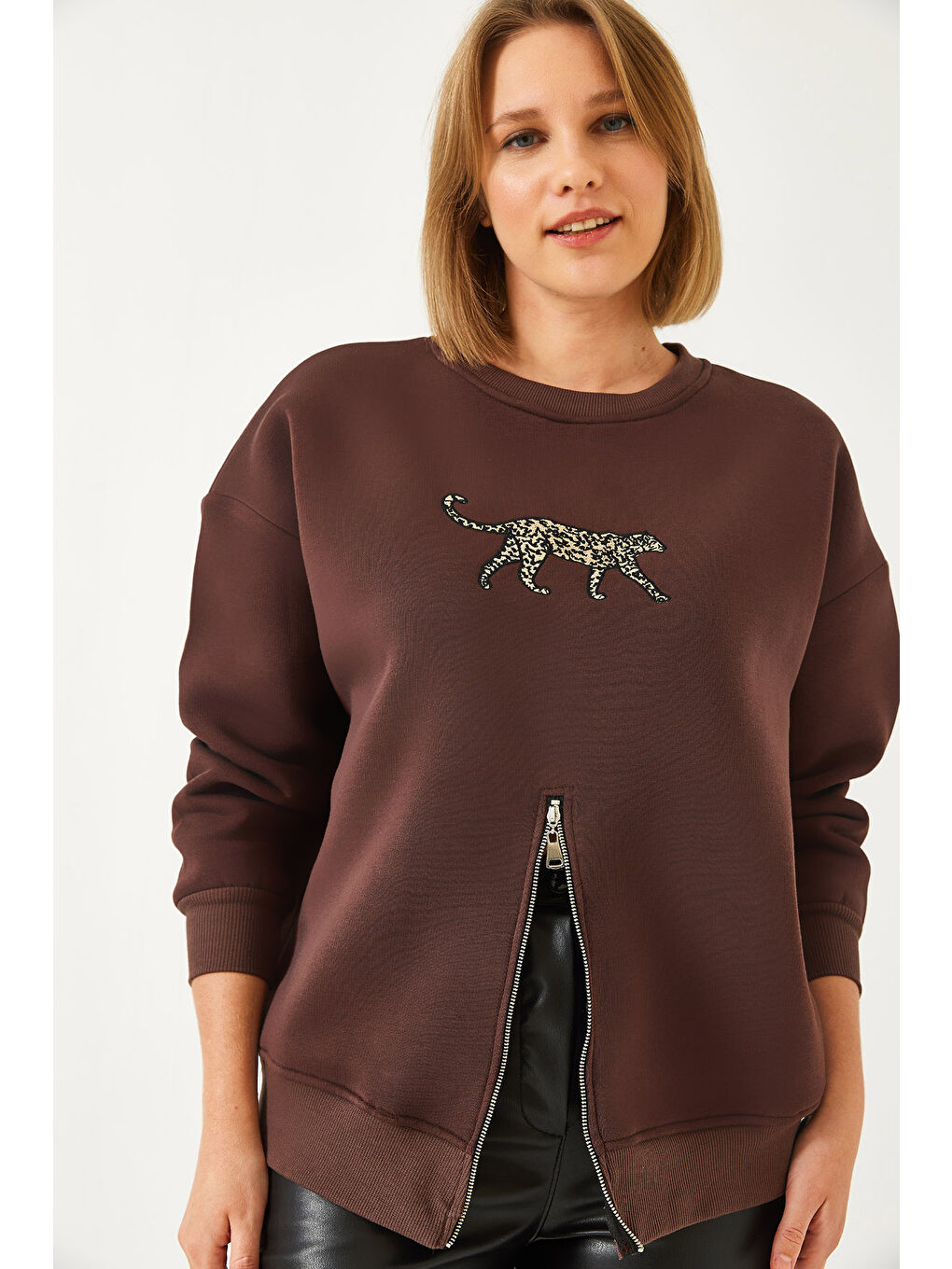 Kahverengi Kadın Üç İplik Şardonlu Önü Fermuarlı Leopar Baskılı Sweatshirt