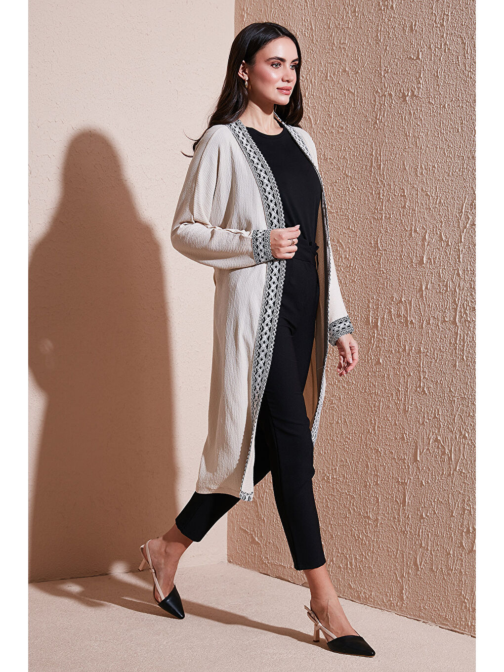 Lela Bej Modest Regular Fit Bağlamalı Nakışlı Tesettür Uzun Kimono Kadın Hırka 5866173