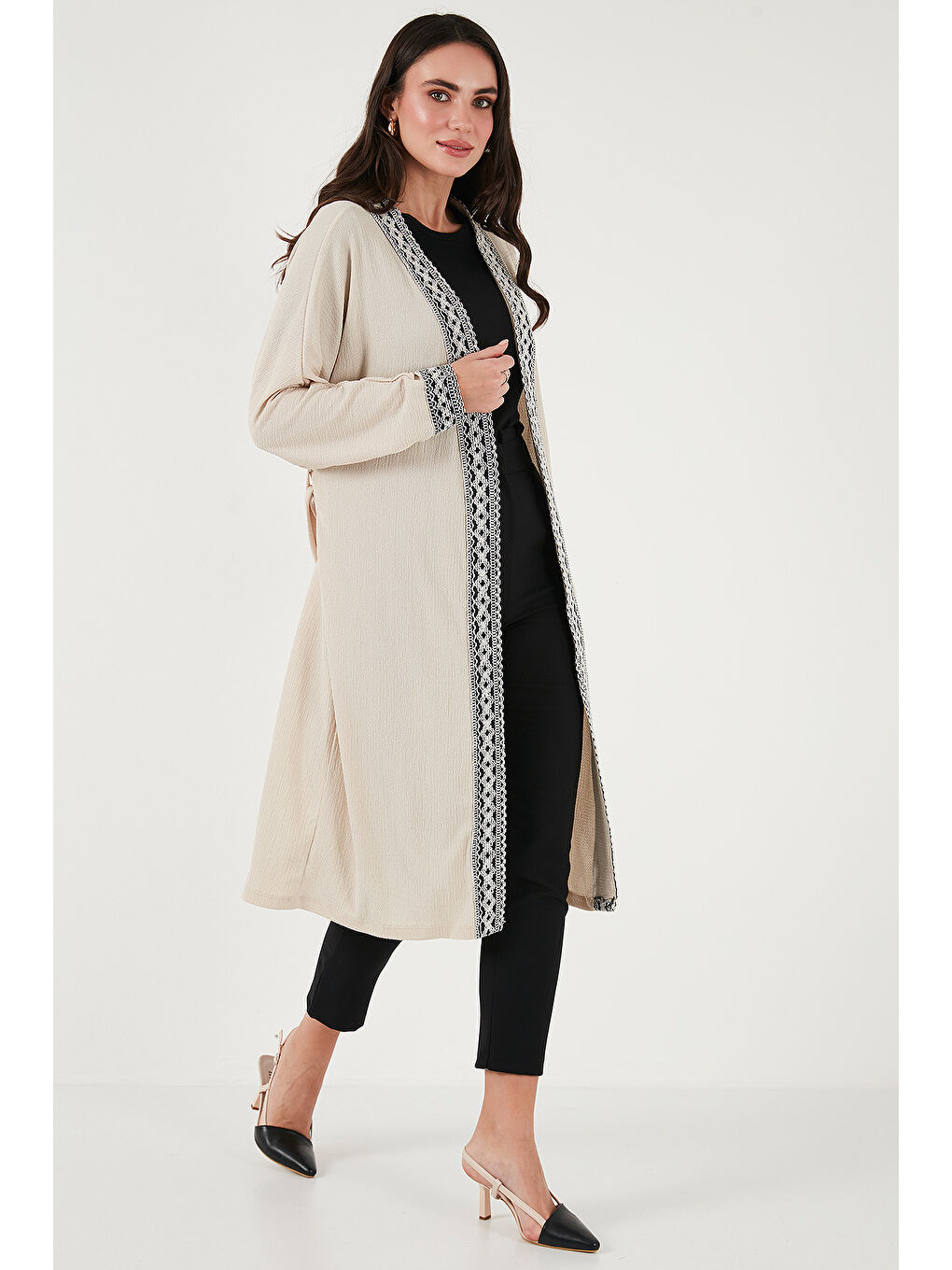 Lela Bej Modest Regular Fit Bağlamalı Nakışlı Tesettür Uzun Kimono Kadın Hırka 5866173 - 1