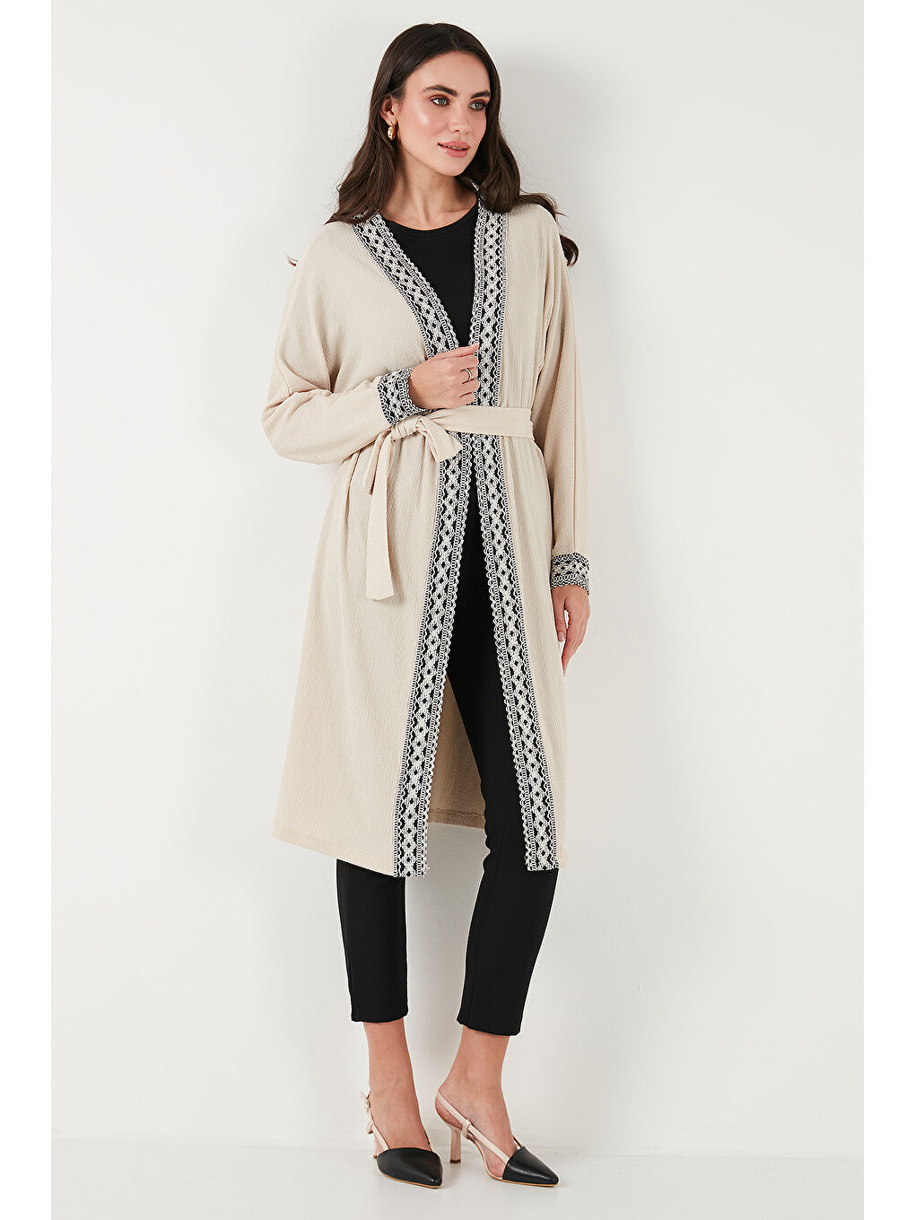 Lela Bej Modest Regular Fit Bağlamalı Nakışlı Tesettür Uzun Kimono Kadın Hırka 5866173 - 5