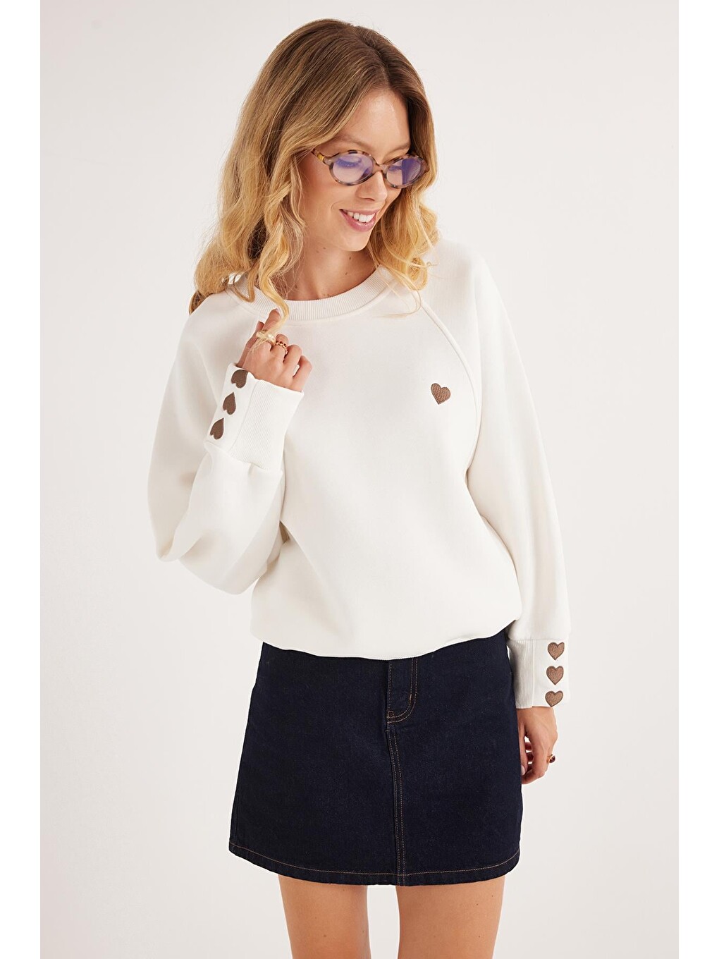 Kadın Regular Fit Klasik Kesim %100 Pamuk Baskılı Bisiklet Yaka Beyaz Sweatshirt-4