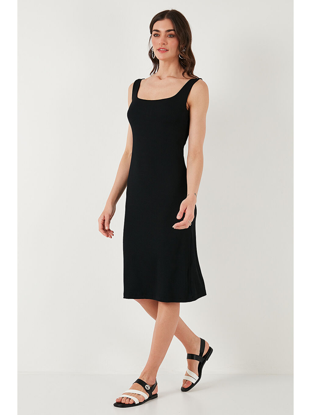 Siyah Streç Slim Fit Kare Yaka Kalın Askılı Midi Boy Kadın Elbise 5866102-2