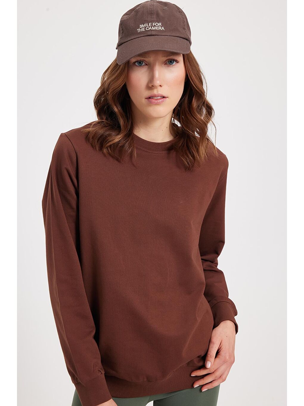 Kadın Oversize Geniş Kesim %100 Pamuk 2 İplik Bisiklet Yaka Kahverengi Sweatshirt-1