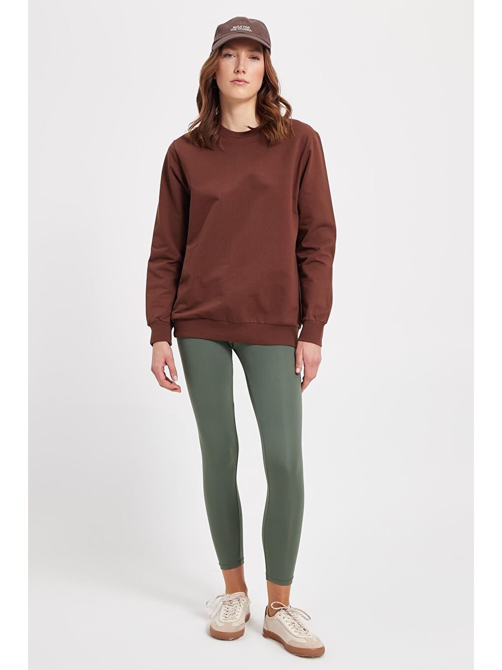 Kadın Oversize Geniş Kesim %100 Pamuk 2 İplik Bisiklet Yaka Kahverengi Sweatshirt-2