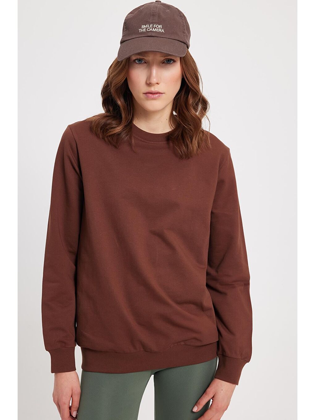 Kadın Oversize Geniş Kesim %100 Pamuk 2 İplik Bisiklet Yaka Kahverengi Sweatshirt-5